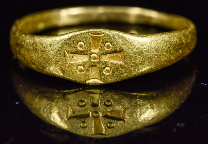 Rare Knights Templar gold ring with Da Vinci Code connection sells for 20k