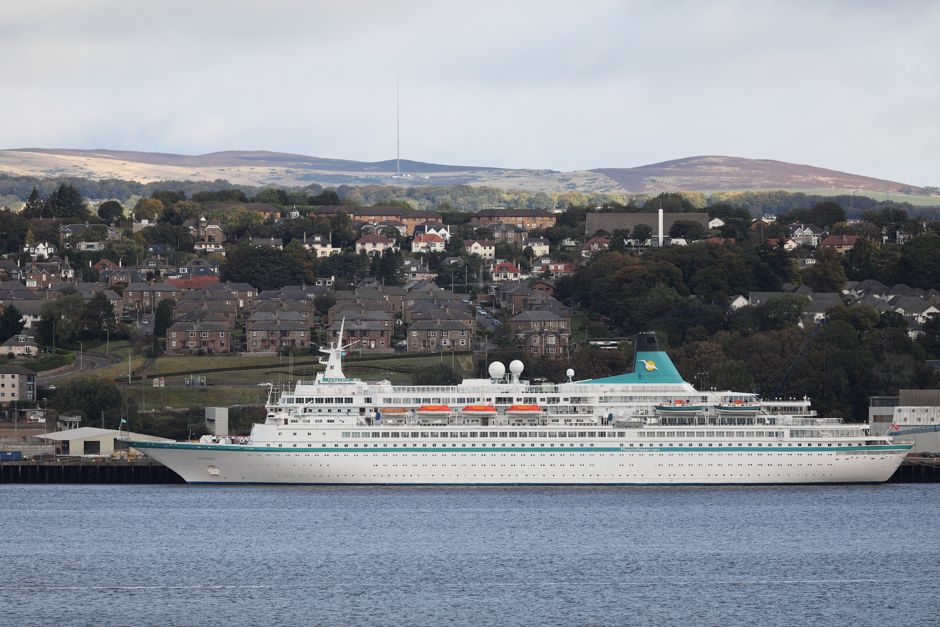 28 sail cruise ship dundee