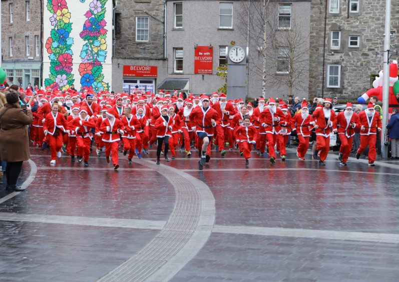 https://www.thecourier.co.uk/wp-content/uploads/sites/12/2019/12/DNic_Perth_Santa_Run-13-797x564.jpg