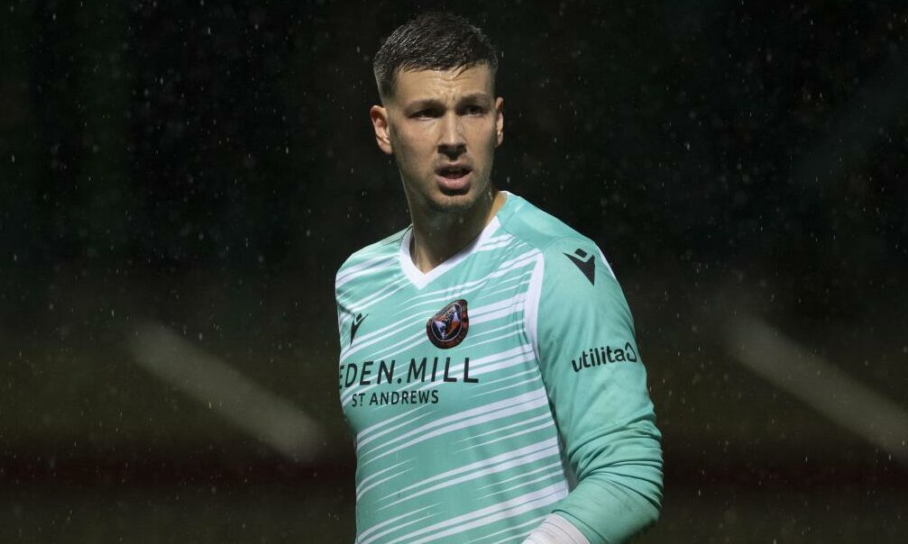 Benjamin Siegrist: Ex-Dundee United, Celtic keeper joins Genoa