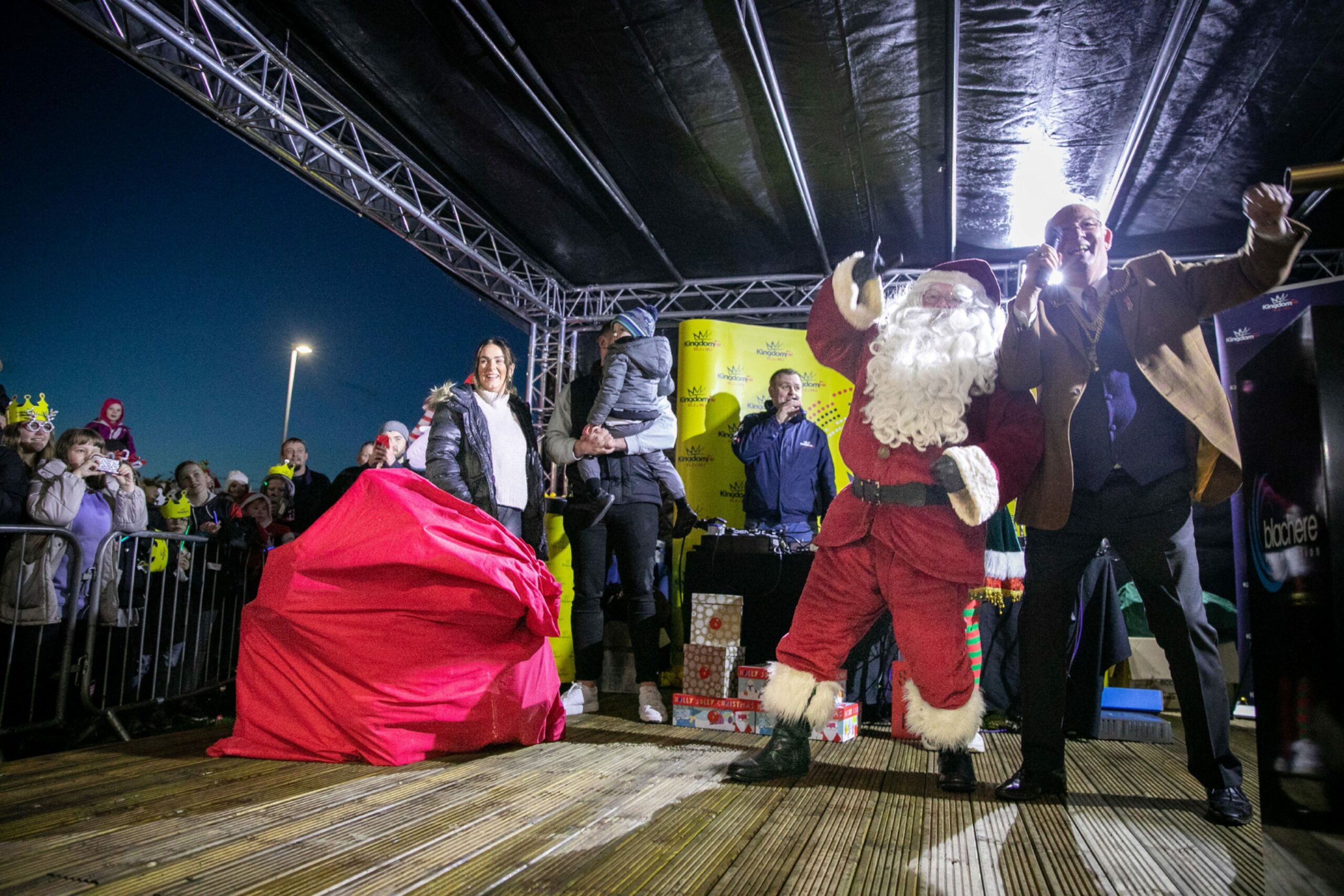 Dunfermline Christmas lights disappointment as kids miss Santa