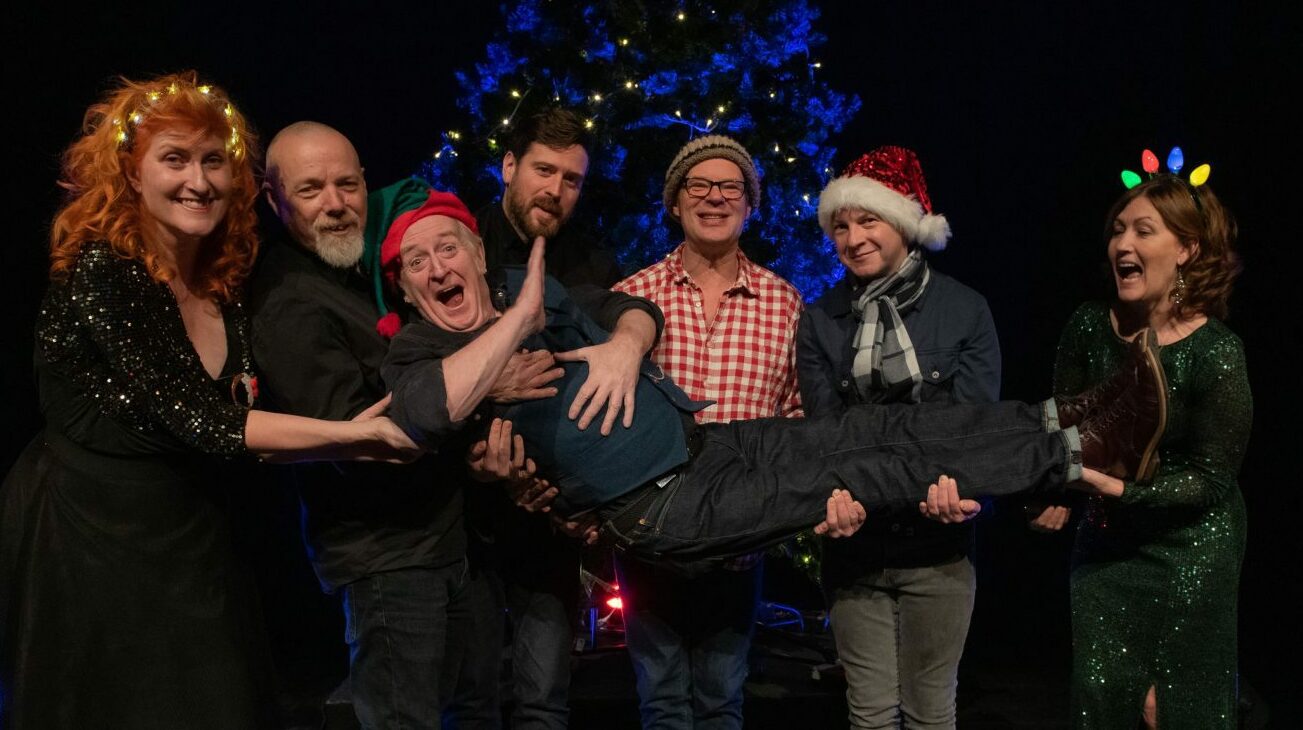 Phil Cunningham and troupe spread the Songbook cheer again
