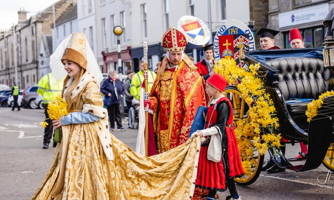 ‘Cidade e vestidos’ no coração do desfile de Kate Kennedy em St Andrews em 2023, diz primeira mulher organizadora