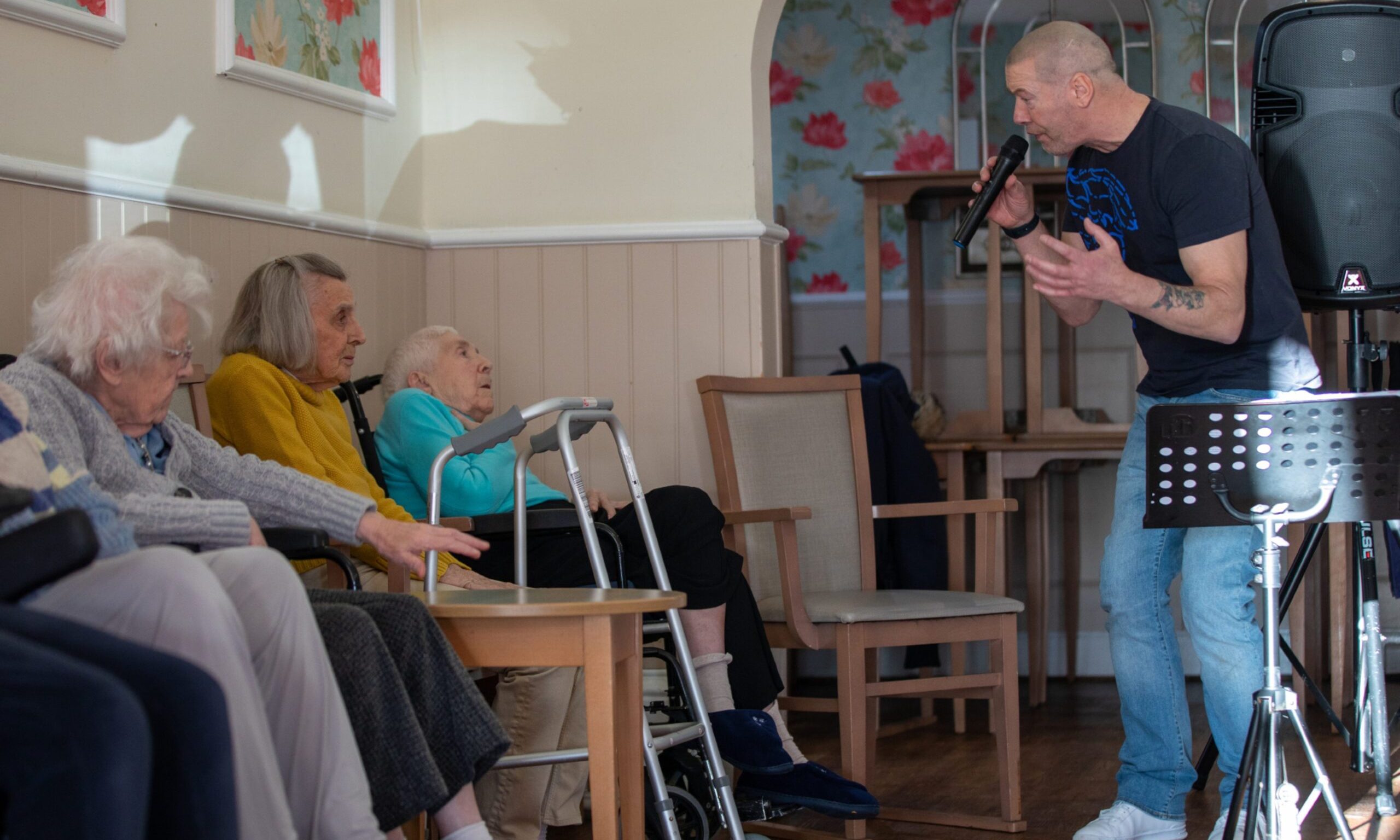 Why Dundee delivery driver Paul spends his annual leave singing in care homes for free